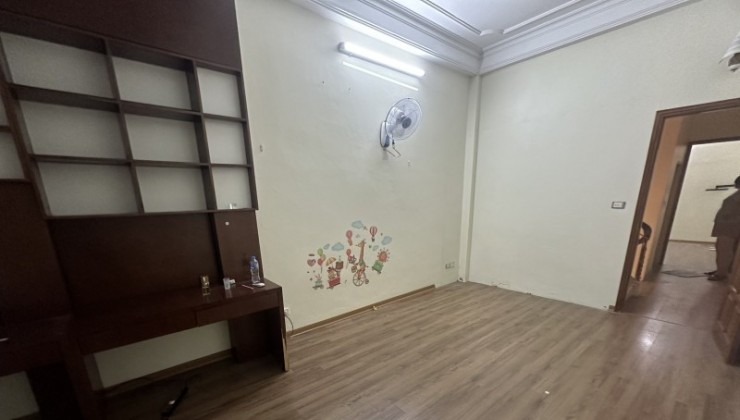 BÁN NHÀ NGUYỄN KHANG, CẦU GIẤY 40M, 4T, MT 3.5M, PHÂN LÔ, OTO, GẦN PHỐ, 9 TỶ. 0937651883.